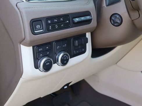 Used 2024 GMC Yukon Denali w/ Advanced Technology Package AWD/4WD image 28