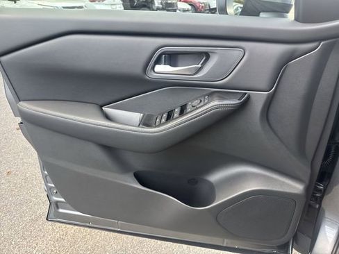 New 2026 Nissan Rogue SV FWD image 27
