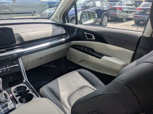 Used 2024 Kia Carnival SX Prestige FWD image 19