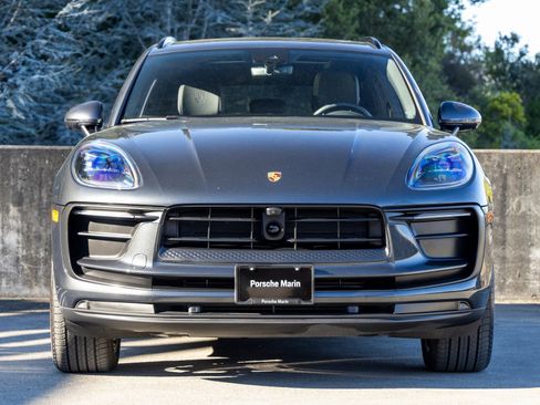 Certified 2025 Porsche Macan image 8