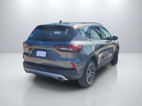 New 2025 Ford Escape SE image 3