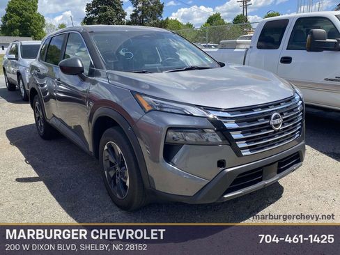 Used 2025 Nissan Rogue SV image 1