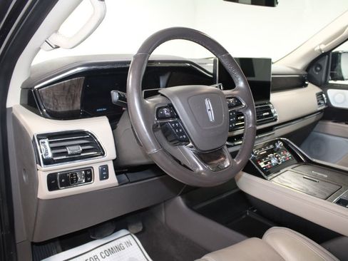 Used 2023 Lincoln Navigator Reserve image 26
