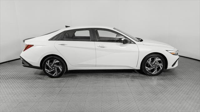 Used 2025 Hyundai Elantra Sport FWD image 9
