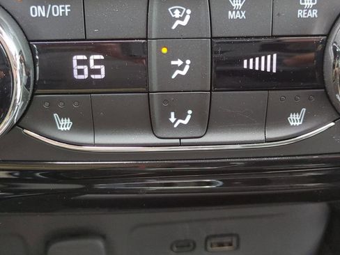 Used 2025 Chevrolet Trax LT w/ Driver Confidence Package FWD image 18
