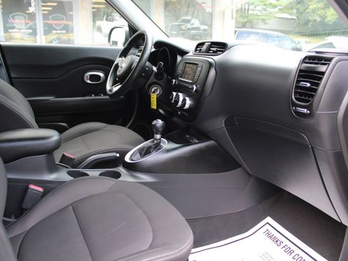 Used 2017 Kia Soul image 17