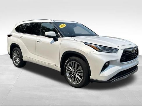 Certified 2025 Toyota Highlander Platinum AWD/4WD image 7
