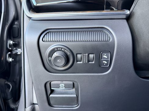 Used 2022 Jeep Grand Wagoneer Series II AWD/4WD image 23