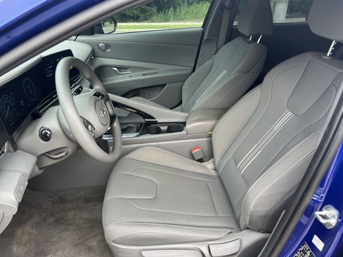 Used 2024 Hyundai Elantra Blue FWD image 14