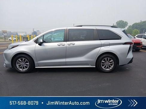 Used 2023 Toyota Sienna XLE FWD image 14