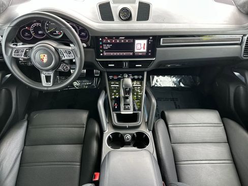 Certified 2022 Porsche Cayenne Turbo S AWD/4WD image 6