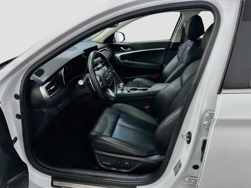 Used 2025 Genesis G70 2.5T AWD/4WD image 13