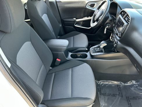 Certified 2025 Kia Soul LX w/ LX Technology Package FWD image 10