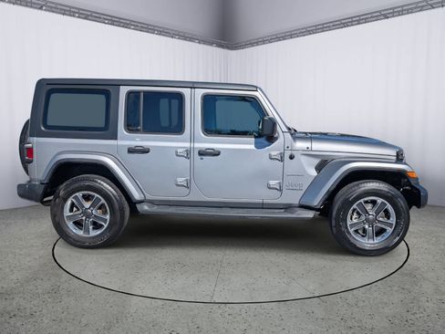 Used 2019 Jeep Wrangler Unlimited Sahara image 2