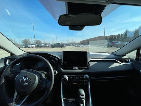Used 2025 Toyota RAV4 XLE image 33