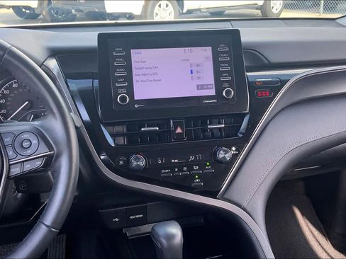 Used 2023 Toyota Camry SE image 6