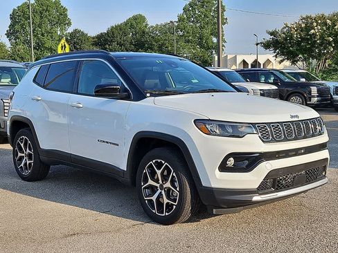 Used 2025 Jeep Compass Limited AWD/4WD image 3