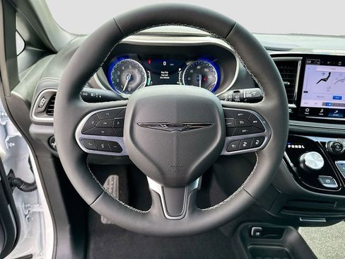 New 2026 Chrysler Pacifica Select image 14