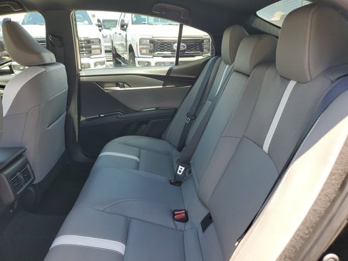 Used 2025 Toyota Camry SE FWD image 11