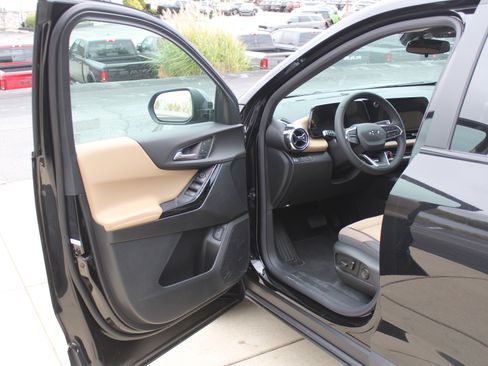 New 2026 Chevrolet Equinox ACTIV w/ Convenience Package III image 8