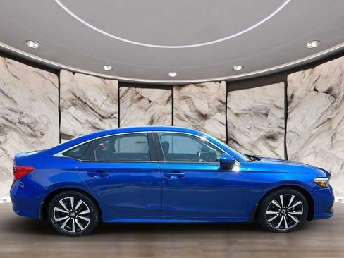 Used 2023 Honda Civic EX image 2