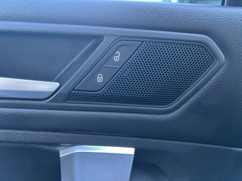 Used 2021 Volkswagen Tiguan SE image 25