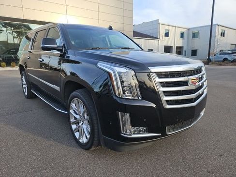Used 2019 Cadillac Escalade ESV Luxury image 7