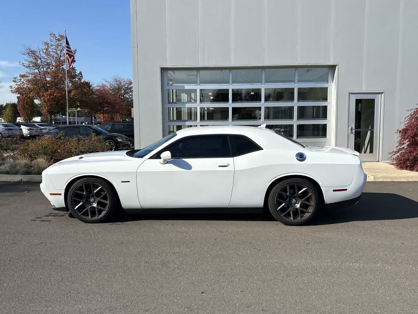 Used 2016 Dodge Challenger R/T w/ Driver Convenience Group RWD image 2