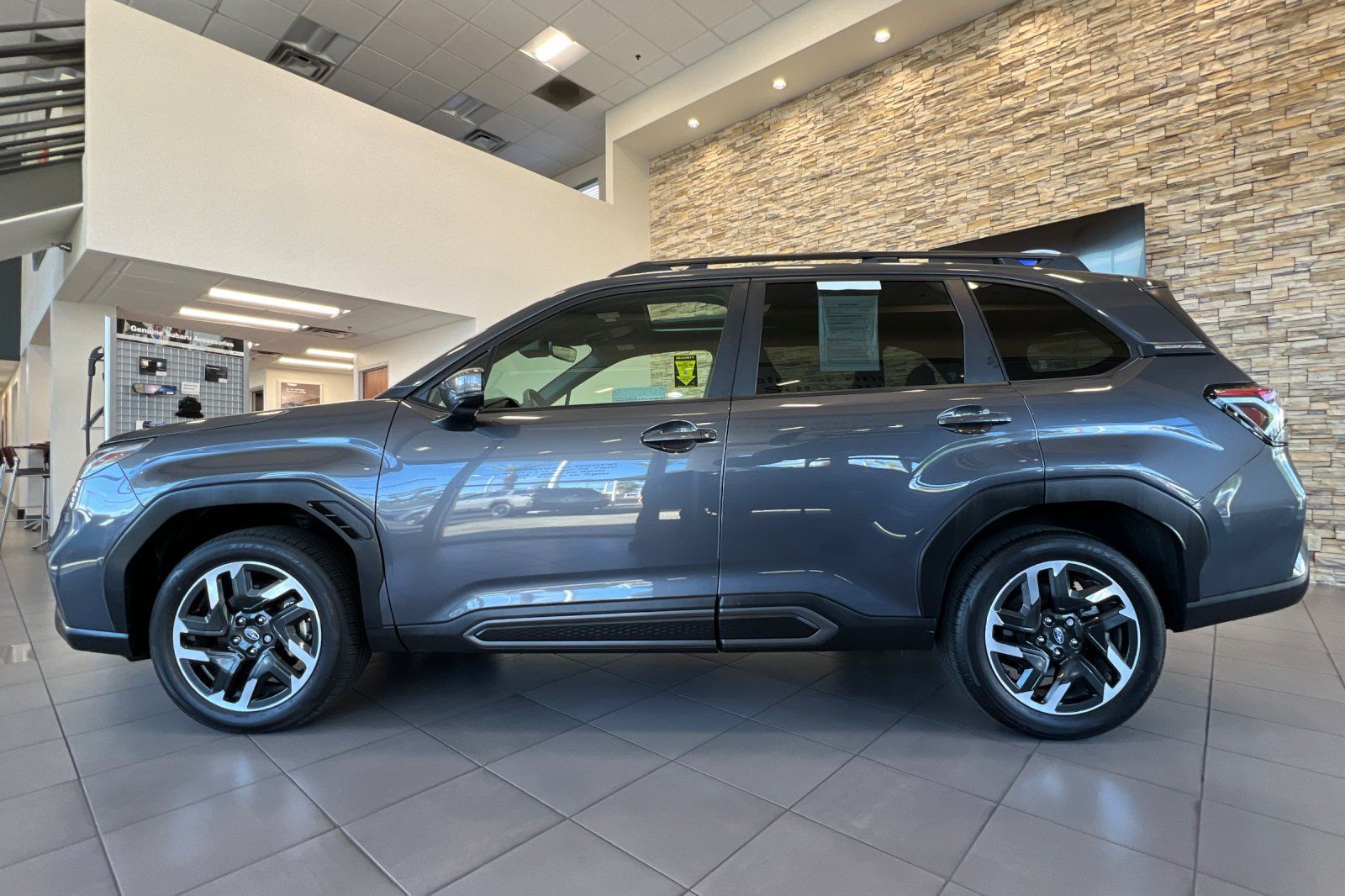 Used 2025 Subaru Forester Limited AWD/4WD image 2
