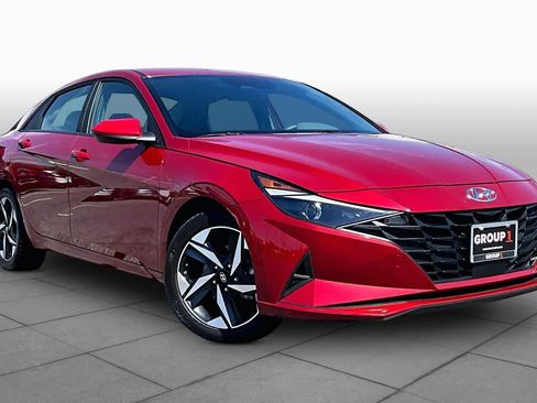 Used 2023 Hyundai Elantra SEL w/ Convenience Package FWD image 3