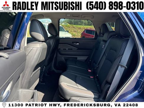 Used 2023 Nissan Pathfinder SL AWD/4WD image 12