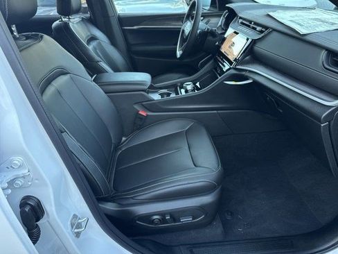 Used 2026 Jeep Grand Cherokee Limited w/ Limited Altitude Package RWD image 32