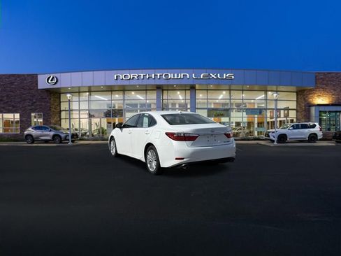 Used 2013 Lexus ES 350 w/ Luxury Pkg image 20