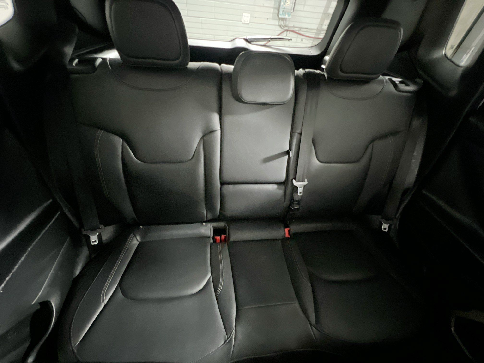 Used 2016 Jeep Renegade Limited FWD image 33