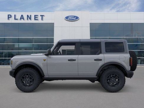 New 2026 Ford Bronco Badlands image 3