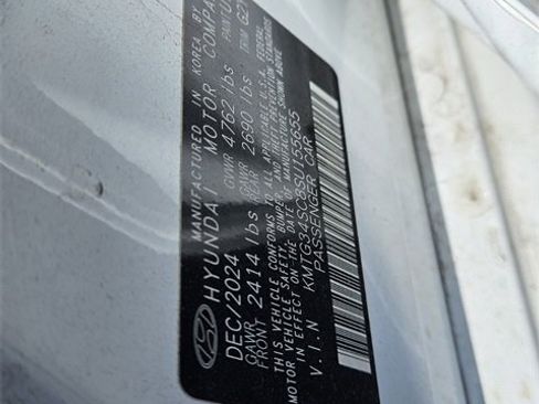 Used 2025 Genesis G70 2.5T image 18