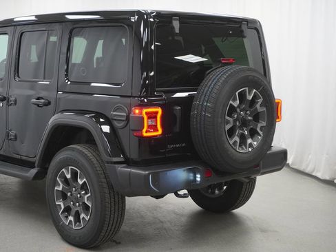 New 2026 Jeep Wrangler Unlimited Sahara AWD/4WD image 12