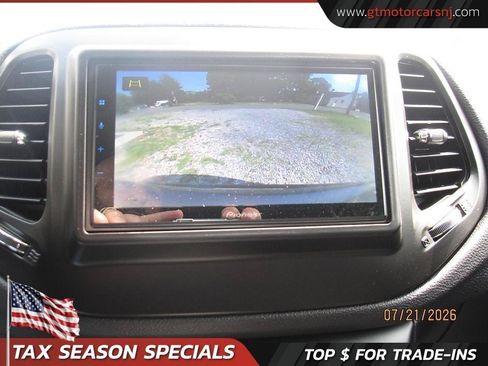 Used 2017 Jeep Compass Latitude w/ Popular Equipment Group AWD/4WD image 29