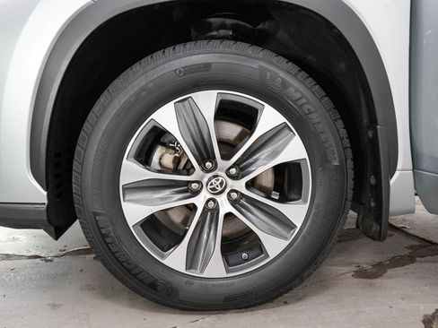 Used 2021 Toyota Highlander XLE AWD/4WD image 31