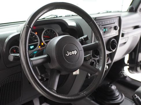 Used 2008 Jeep Wrangler Unlimited Rubicon w/ Dual Top Group AWD/4WD image 7