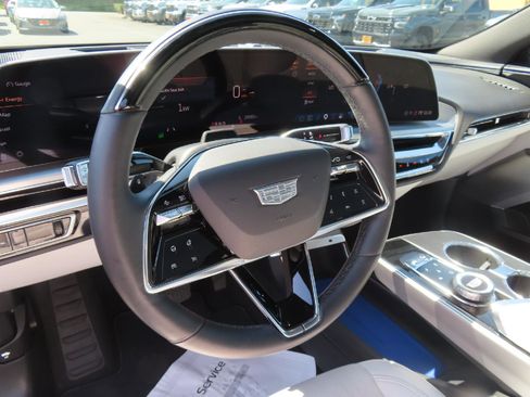 Used 2024 Cadillac Lyriq Luxury AWD/4WD image 16