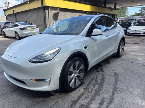 Used 2020 Tesla Model Y Long Range AWD/4WD image 2