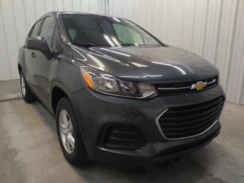Used 2020 Chevrolet Trax LS w/ Tint and Cruise Package AWD/4WD image 13