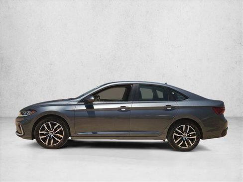 Used 2025 Volkswagen Jetta SE FWD image 9