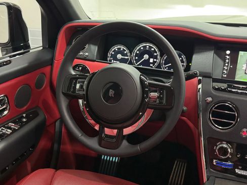 Used 2024 Rolls-Royce Cullinan AWD/4WD image 23