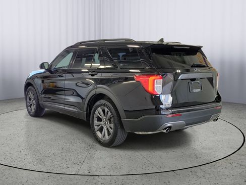 Certified 2021 Ford Explorer XLT w/ Equipment Group 202A AWD/4WD image 3