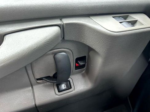 Used 2015 Chevrolet Express 2500 image 18