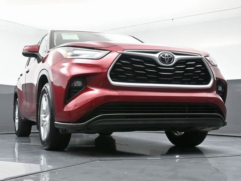 Used 2021 Toyota Highlander LE image 56