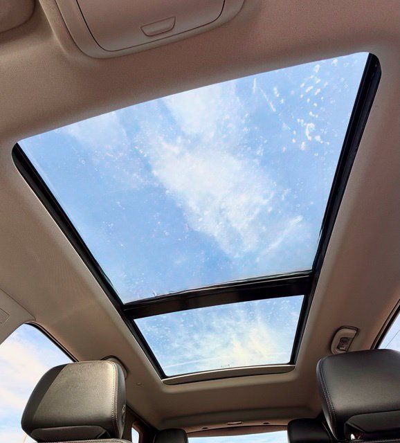 Used 2022 Chevrolet Equinox Premier AWD/4WD image 16