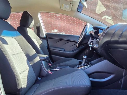 Used 2018 Kia Forte LX image 12